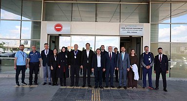 Vali Çiçek'ten hastanede tedavi gören vatandaşlara bayram ziyareti