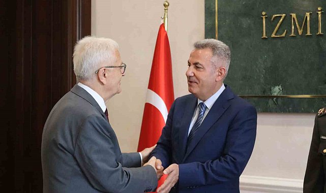 Vali Elban, protokolle bayramlaştı