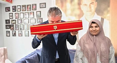 Vali Erdinç Yılmaz, Şehit Recep Çetin'in ailesine bayram ziyaretinde bulundu