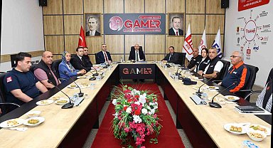 Vali Küçük, 112 Acil Çağrı Merkezi'nde incelemelerde bulundu