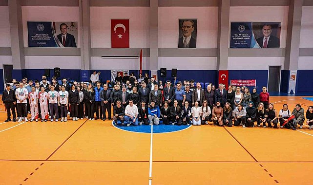 Vali Sözer Pazaryeri'nde bir dizi program gerçekleştirdi