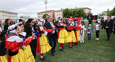 Vali Taşolar Kafkas oynadı, halay çekti