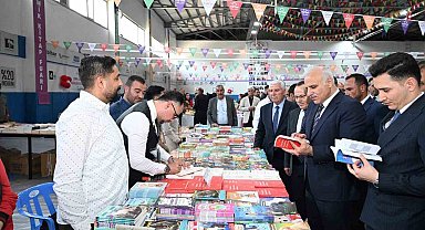 Vali Zorluoğlu Çermik kitap fuarını ziyaret etti