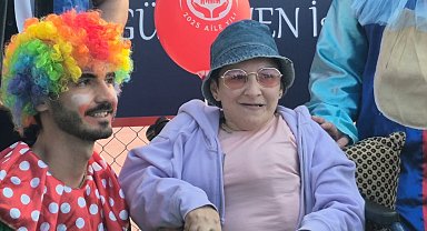 Valiyi çok sevdiğini söyleyen engellinin duygulandıran mutluluğu