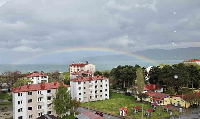 Van Gölü üzerinde gökkuşağı şöleni