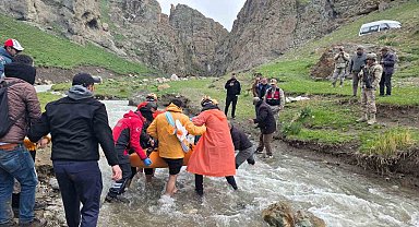 Van'da dağda mahsur kalan vatandaş kurtarıldı