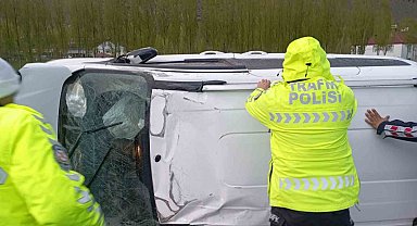 Van'da kontrolden çıkan otomobil takla attı: 1 yaralı