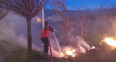 Van'da sazlık yangını
