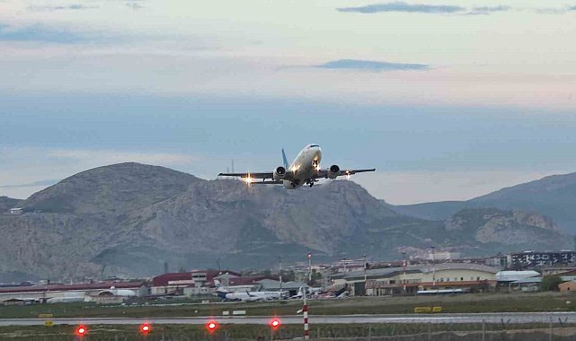 Van'da yakalanan düzensiz göçmenler sınır dışı edildi