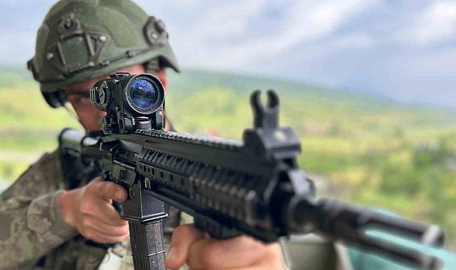 Vatan savunmasında bayram geleneği: Mehmetçik sınır hattında bayramlaştı