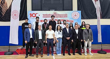 Vezirköprü'de liseliler münazarada yarıştı