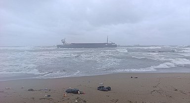 Yabancı bandıralı gemi karaya oturdu: 8 mürettebat için kurtarma çalışması başlatıldı