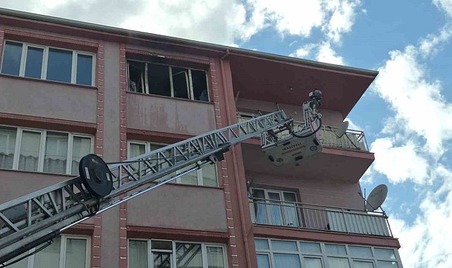 Yangından sürünerek kaçmaya çalışan kadın hastanede hayatını kaybetti