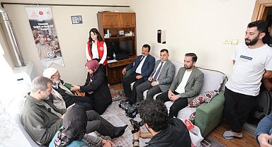 Yaşlıların ayağına doktor, berber ve tesisatçı gitti, dünyalar onların oldu