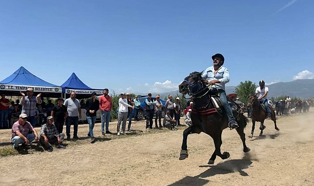 Yenipazar'da rahvan atlar kıyasıya yarıştı
