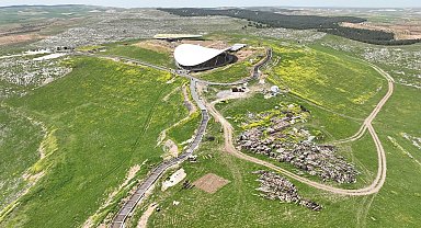 Yeşile bürünen Göbeklitepe havadan görüntülendi