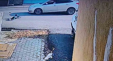 Yola fırlayan çocuk otomobilin çarpmasıyla metrelerce savruldu: O anlar kamerada