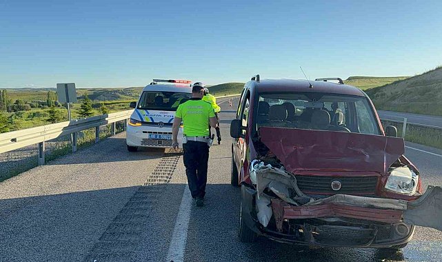 Yozgat'ta iki otomobil çarpıştı 8 kişi yaralandı