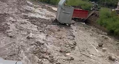 Yozgat'ta sel sonrası yollar temizlendi
