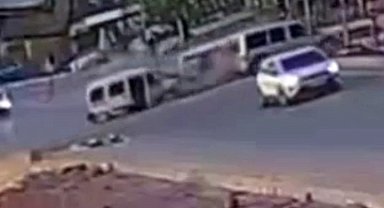 Yüksekova'da 11 kişinin yaralandığı zincirleme kaza kamerada