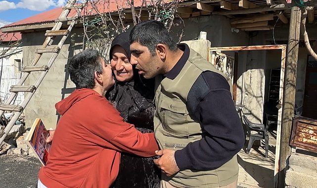 Yüksekova'da bir annenin ömre bedel fedakarlığı: 38 yıldır 4 engelli evladına gözü gibi bakıyor