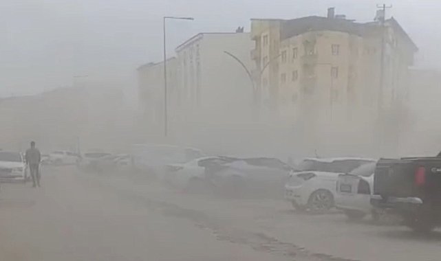 Yüksekova'da şiddetli rüzgar