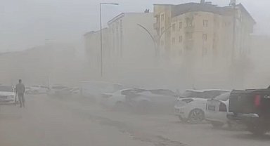 Yüksekova'da şiddetli rüzgar