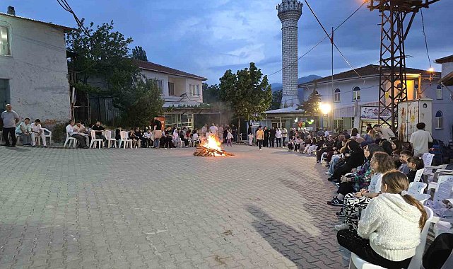 Yunan askerine geçit vermeyen dedelerini andılar