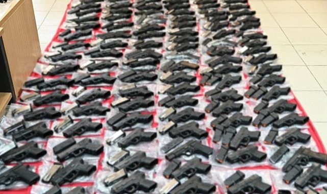 Yunanistan'ın Meriç sınırında silah operasyonu: 147 tabanca ele geçirildi, 13 Türk vatandaşı gözaltına alındı