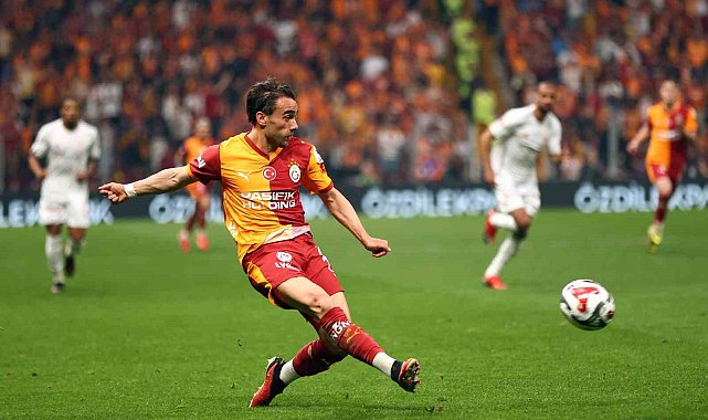 Yunus Akgün, Galatasaray ile ligde 100. maçına çıktı