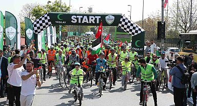 Yüzlerce kişi Sumud filosuna destek için pedal çevirdi