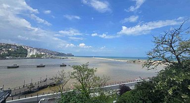 Zonguldak Limanı yağışların ardından sarıya büründü