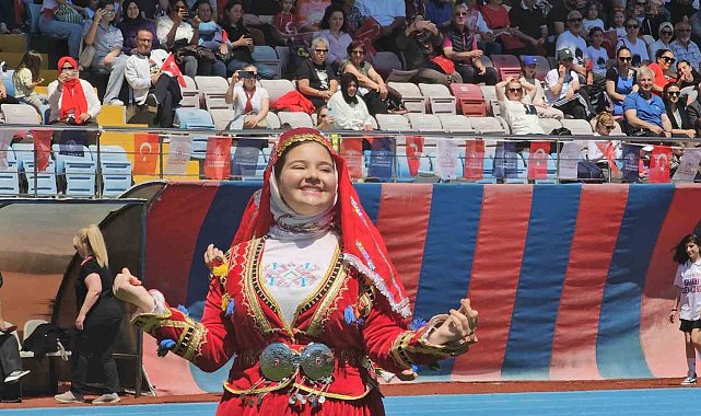 Zonguldak'ta 19 Mayıs'ı 107 metrelik dev bayrakla kutladılar