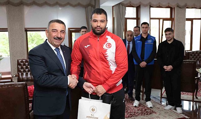 Zonguldak'ta gençlerden valiliğe ziyaret
