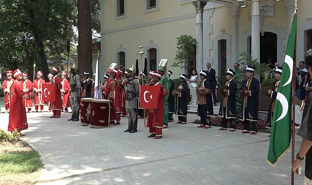 25 ülkeden öğrenciler aynı safta: Mehterle kültür köprüsü kurdular
