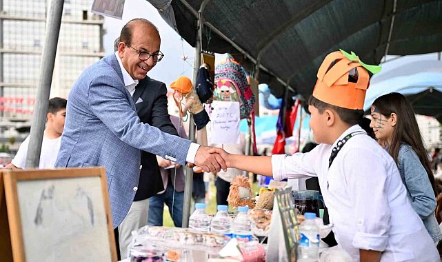 'Büyükler Pazar Görsün' etkinliğinin 36 bin 880 TL'lik geliri yetimlere bağışlandı