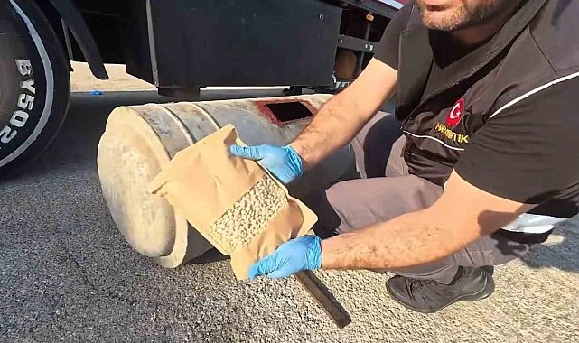 76 ilde düzenlenen operasyonlarda 1 ton 707 kilo uyuşturucu madde ile 2 milyonun üzerinde hap ele geçirildi