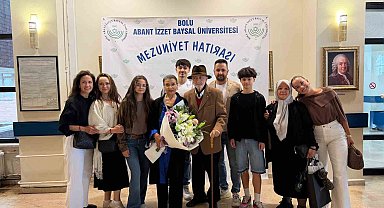 76 yaşında üniversiteden mezun oldu, azmiyle gençlere taş çıkarttı