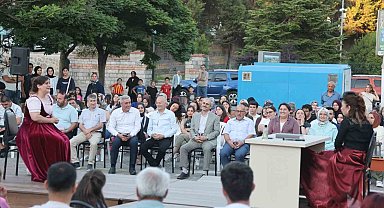 Açık havada tiyatro resitali sunup sertifikalarını aldılar