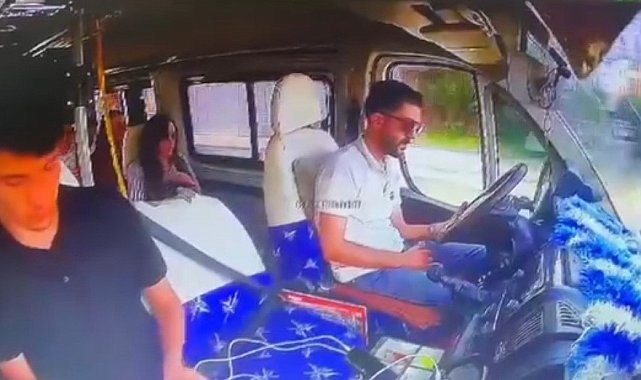 Adana'da sürücü uyudu, dolmuş duvara çarptı: 7 yaralı