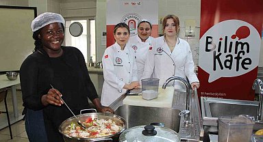 Afrikalı üniversitelilerin favori yemekleri: Yaprak dolması ve mercimek çorbası
