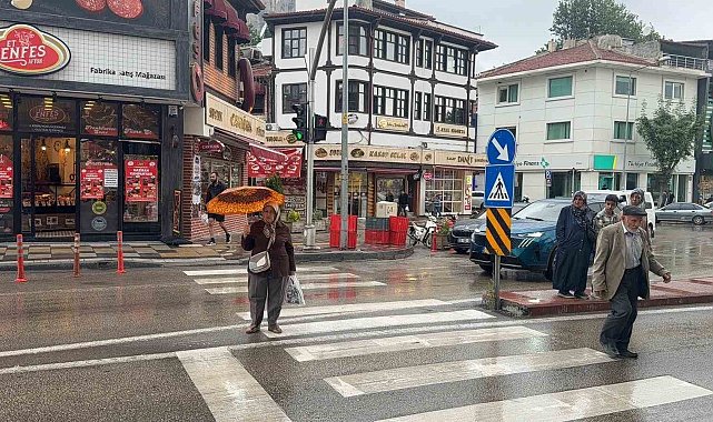 Afyonkarahisar'da sağanak ve dolu yağışı etkili oldu