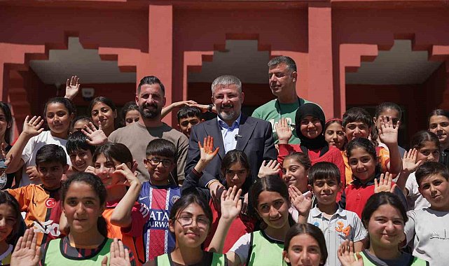 Ağrı'da 14 kütüphane hizmete açıldı, yeni okul projesinin temeli atıldı
