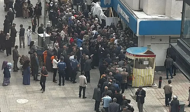 Ağrı'da sosyal yardım kuyruğu! Halkbank'a acil önlem çağrısı