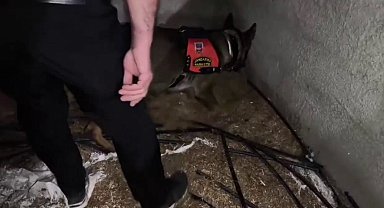 Ahırda saman içinde saklı 2 kilo uyuşturucu ele geçirildi
