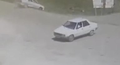Akaryakıt istasyonunda korkutan kaza: Otomobil şarampole düştü
