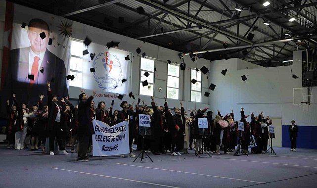 Alaçam MYO'da mezuniyet coşkusu