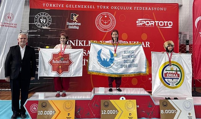 Alanyalı minik okçular Türkiye Şampiyonası'ndan madalyalarla döndü