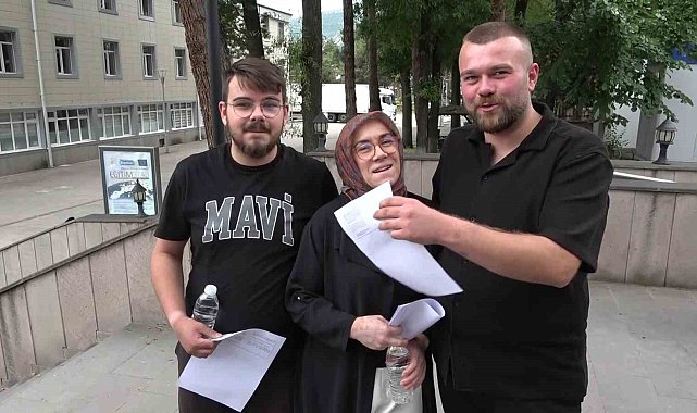 Amasya'da iki oğluyla birlikte YKS'ye giren anne: "Haydi anne dediler"