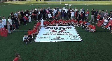 Anneler sahaya indi, bağımlılığa kırmızı kart gösterdi